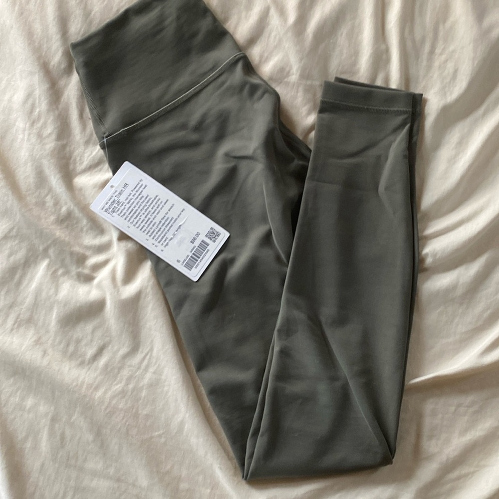 NWOT LuLuLemon army green wunder train 28inch